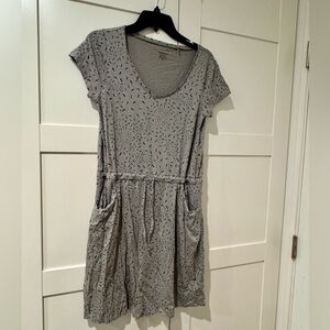 Toad&Co Gray Mini Dress with blue accents, pockets, tie waist. Small-Medium.